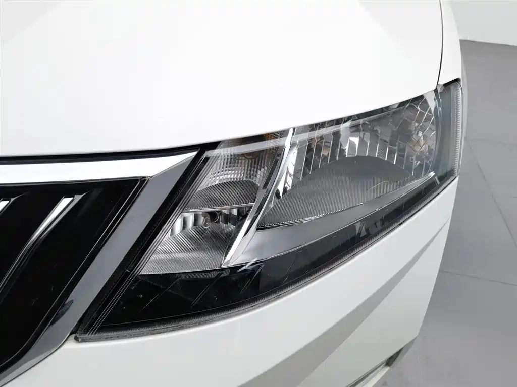 Skoda Rapid 2019 1.5L AT Comfort V