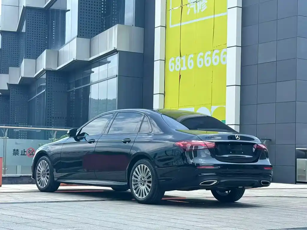 Mercedes-Benz E-Class — миниатюра 7