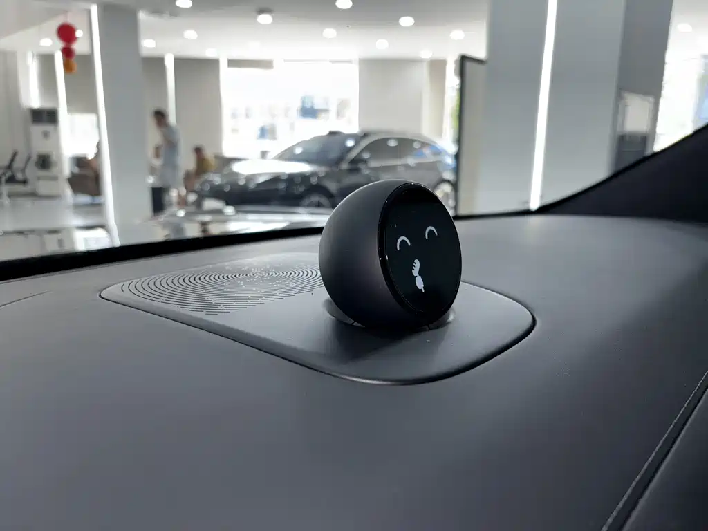 NIO ES8 — миниатюра 10