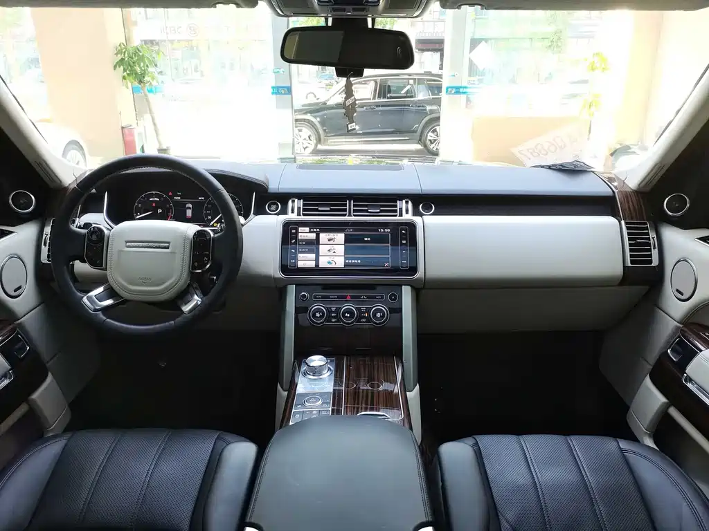 Land Rover Range Rover — миниатюра 7