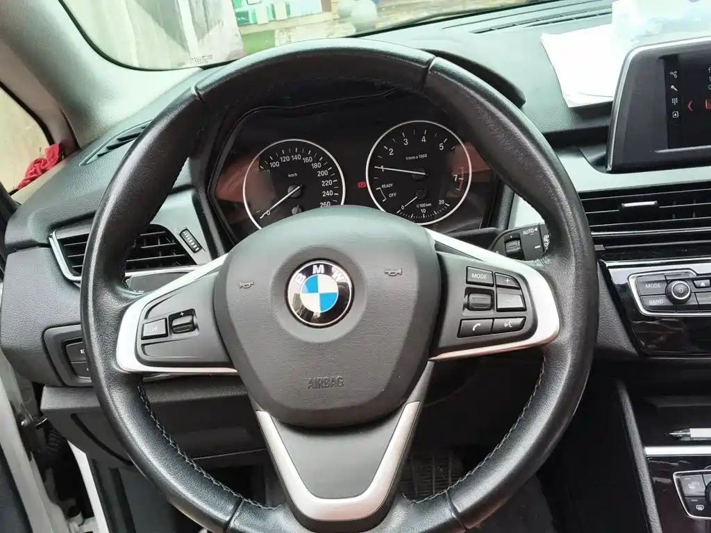 BMW 2 Series Active Tourer — миниатюра 11