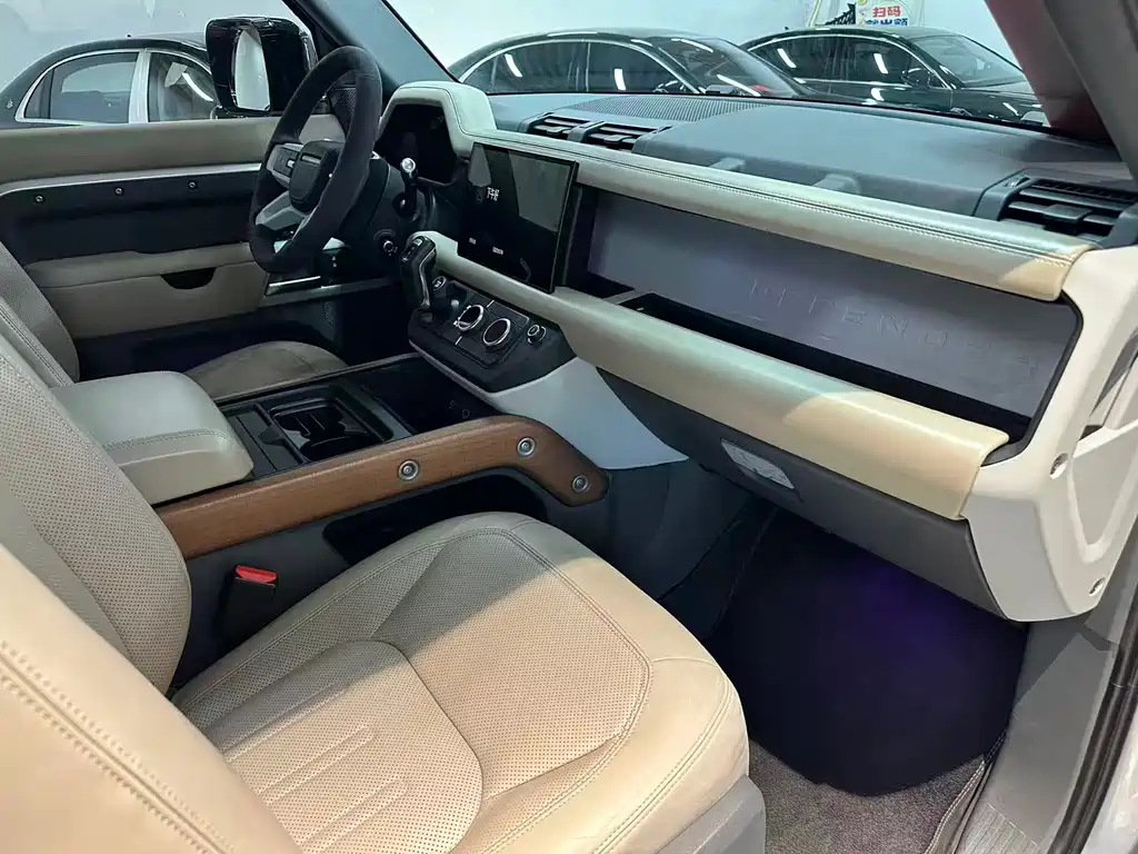 Land Rover Defender — миниатюра 9