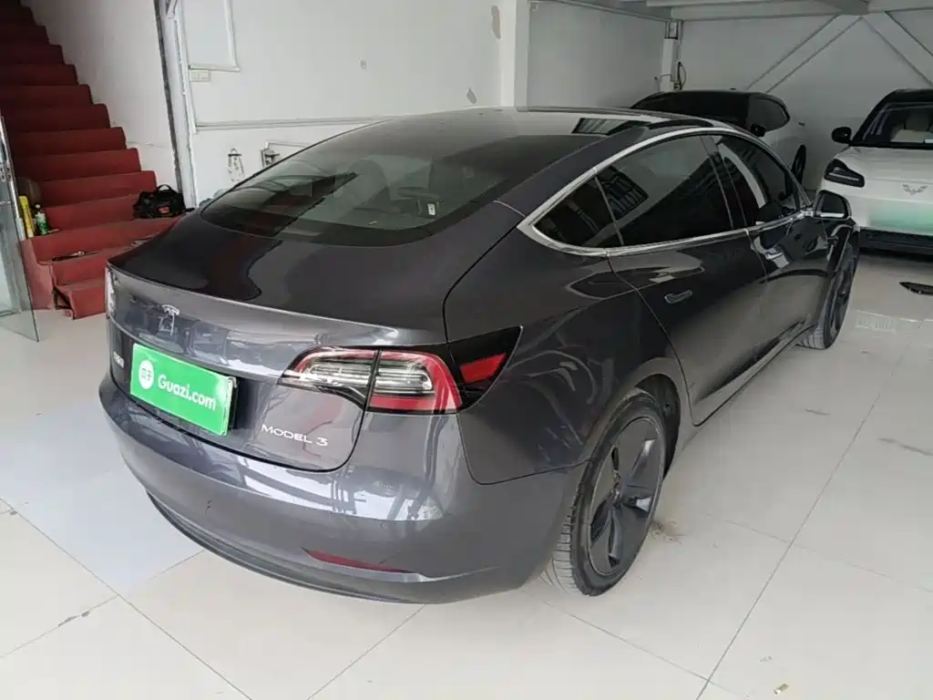 Tesla Model 3 — миниатюра 7