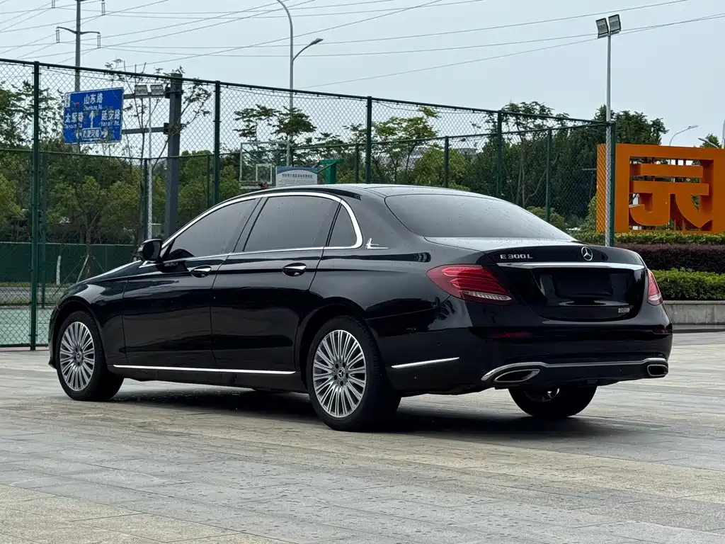 Mercedes-Benz E-Class — миниатюра 12