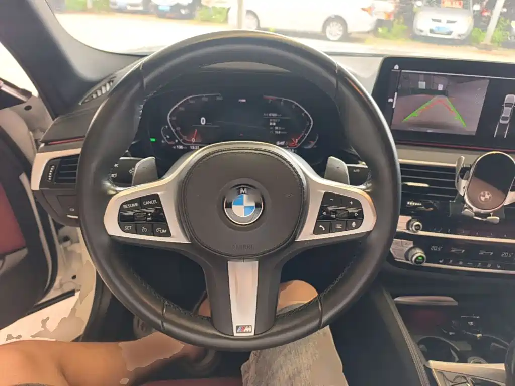 BMW 5 Series — миниатюра 11