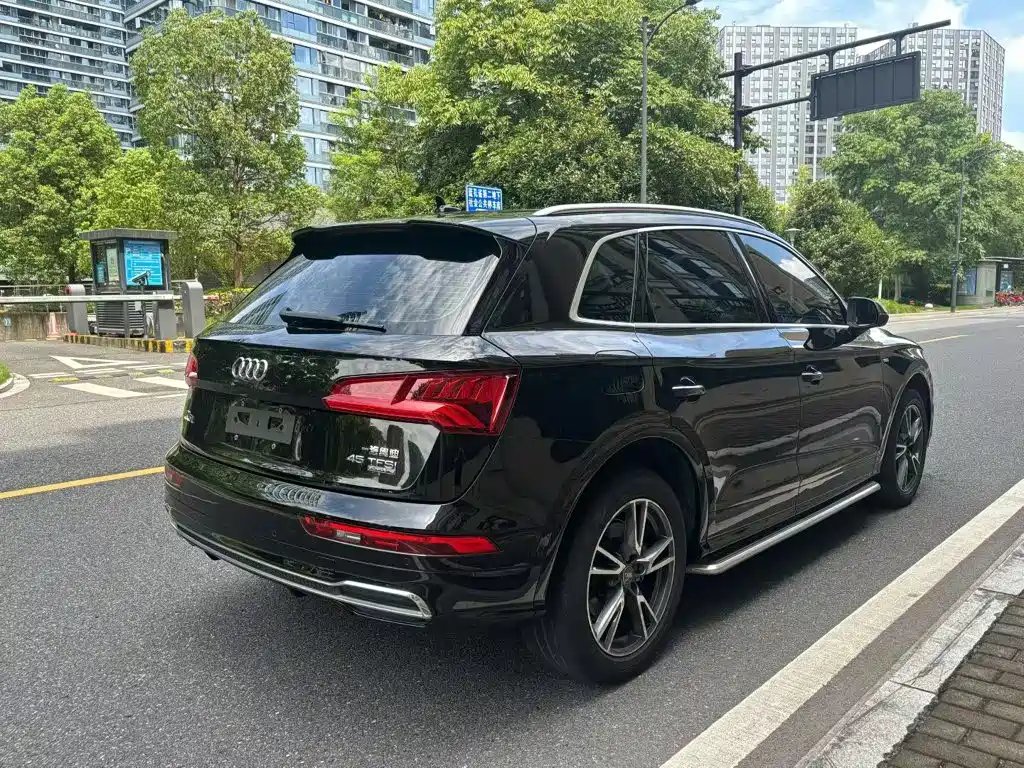 Audi Q5L — миниатюра 4