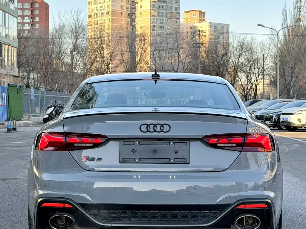 AUDI RS 5