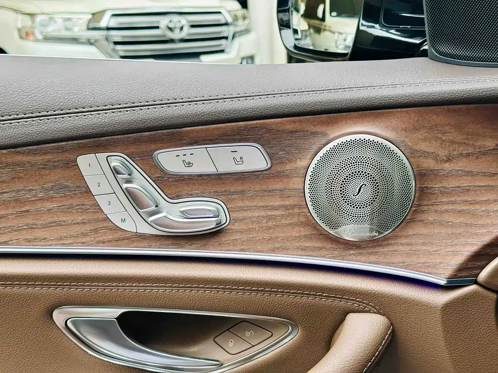 Mercedes-Benz E-Class — миниатюра 13