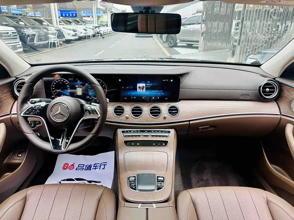 Mercedes-Benz E-Class — миниатюра 8