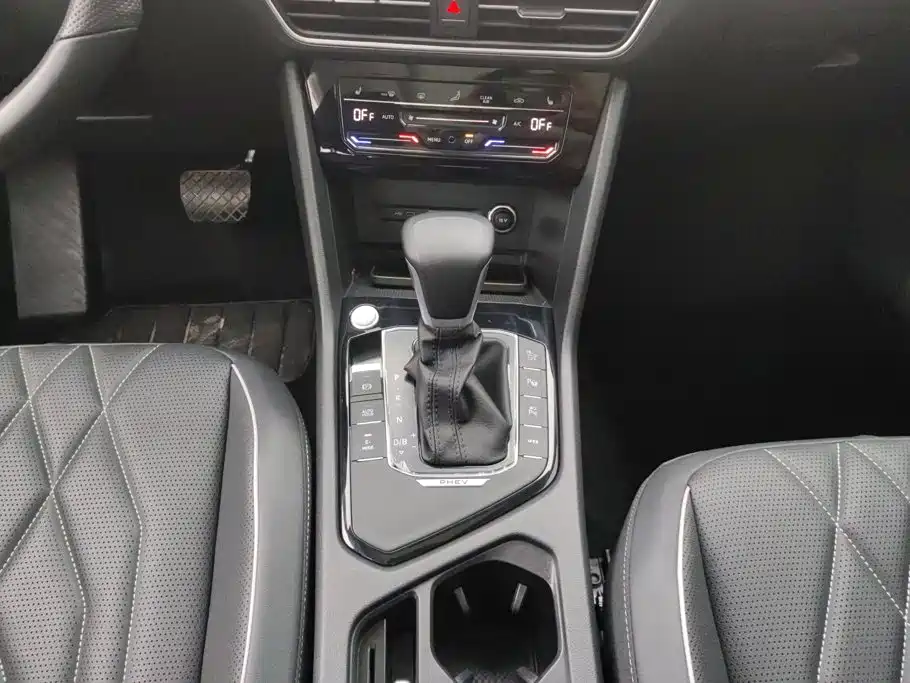 Volkswagen Tiguan L PHEV — миниатюра 16