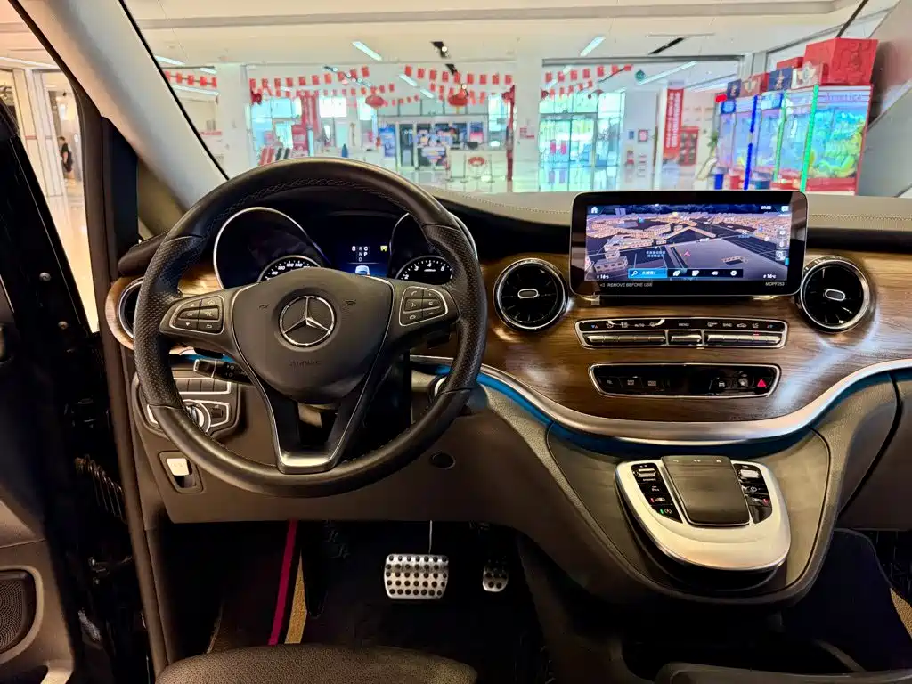 Mercedes-Benz V-Class — миниатюра 17