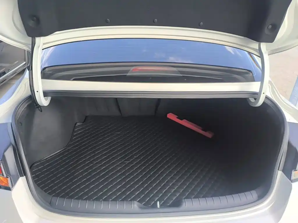 Hyundai Elantra — миниатюра 19