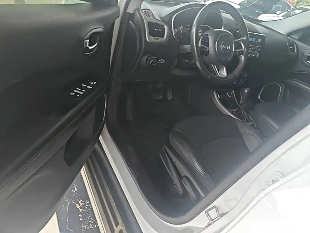Jeep Compass — миниатюра 16