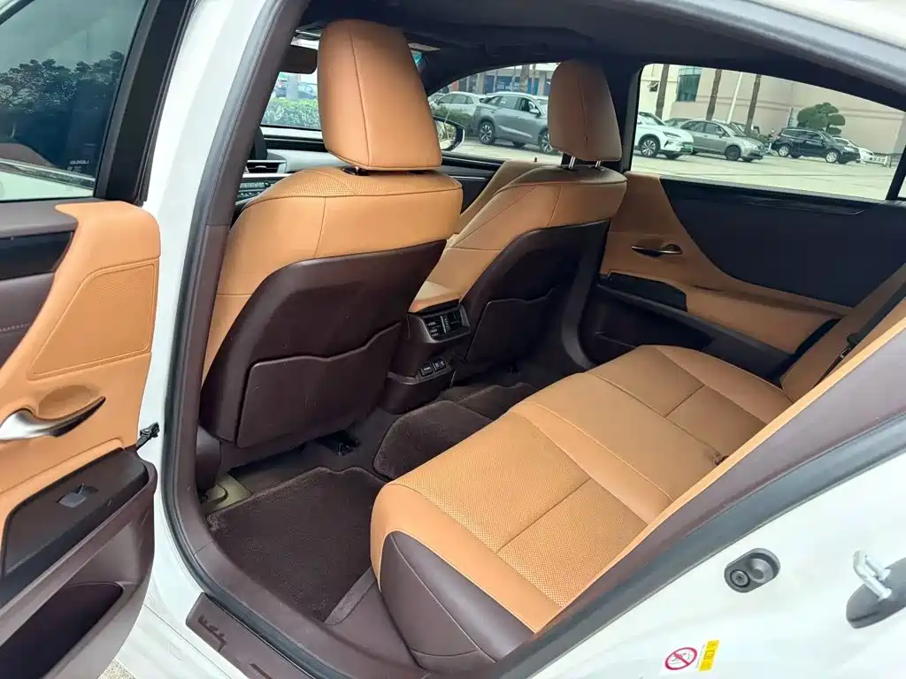 Lexus ES — миниатюра 5