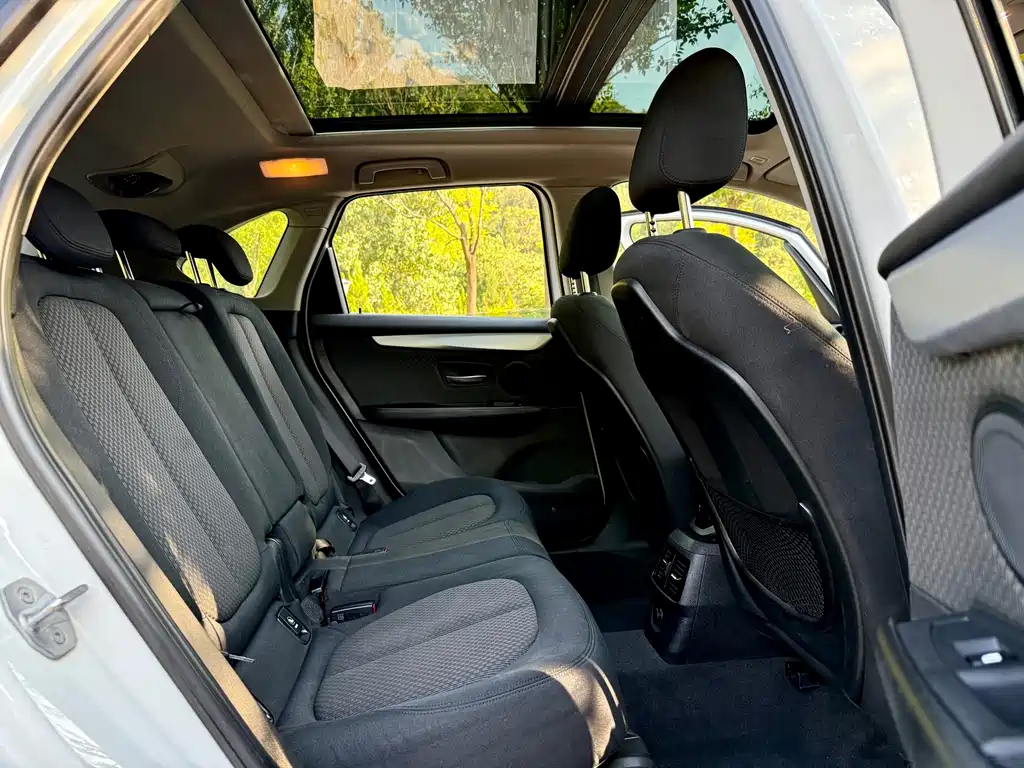 BMW 2 Series Active Tourer — миниатюра 10