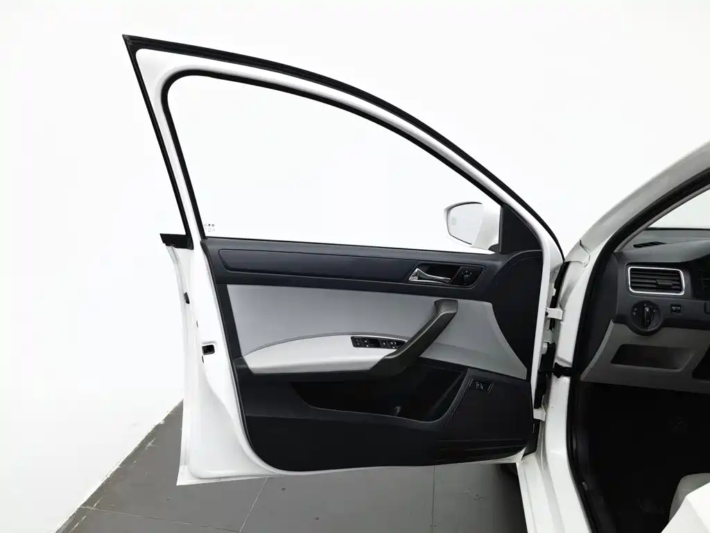 Skoda Rapid — миниатюра 8