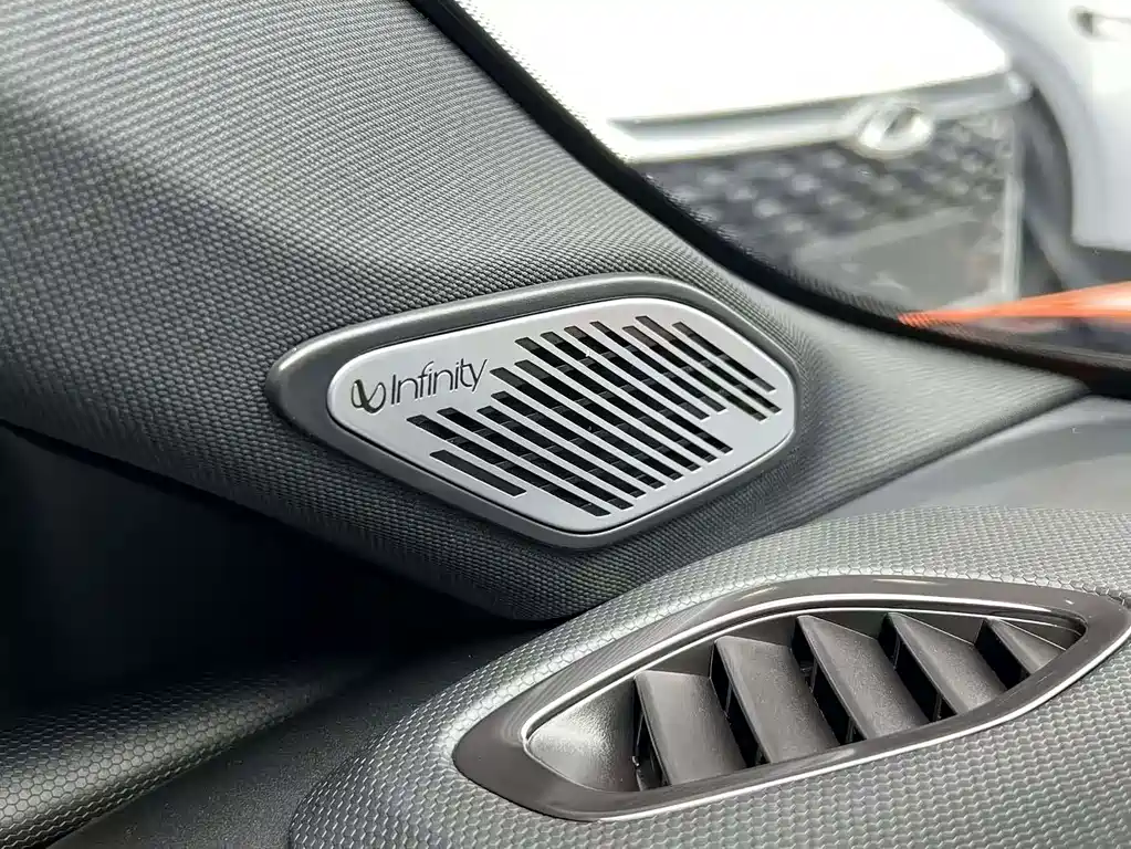 Lynk & Co 02 Hatchback — миниатюра 27