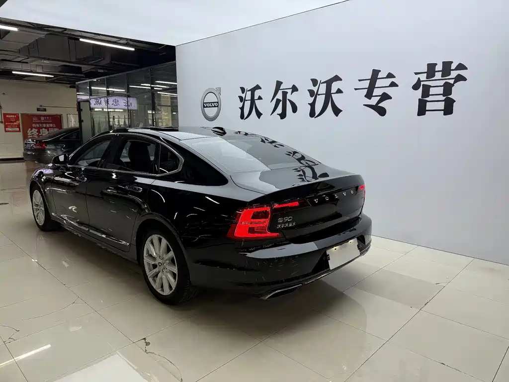 Volvo S90 — миниатюра 3