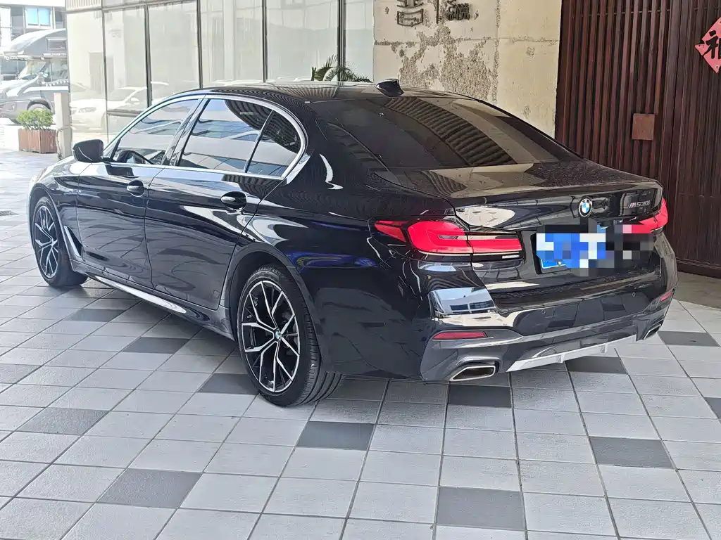 BMW 5 Series — миниатюра 6