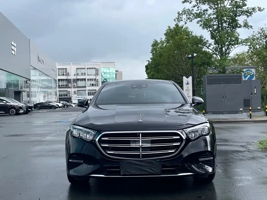 Mercedes-Benz E-Class — миниатюра 2