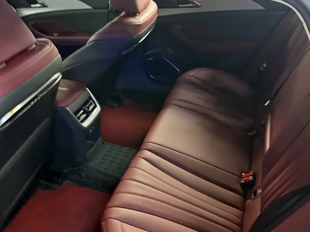 Hongqi Hongqi H5 — миниатюра 9