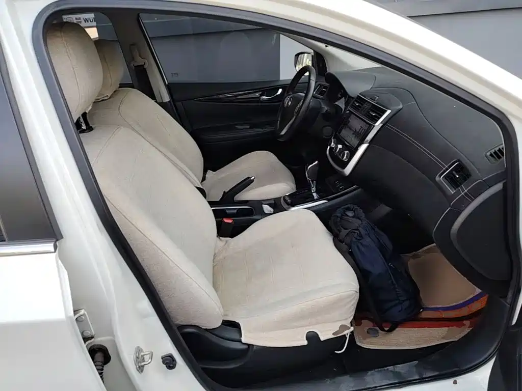 Nissan Tiida — миниатюра 25