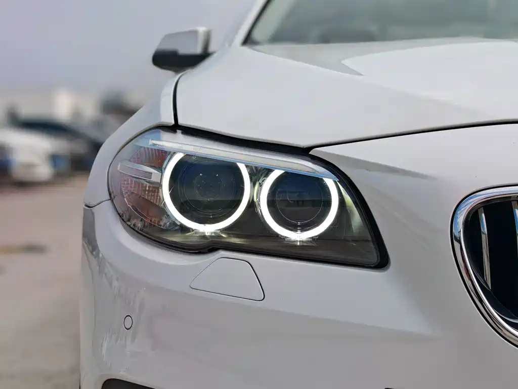 BMW 5 Series — миниатюра 6