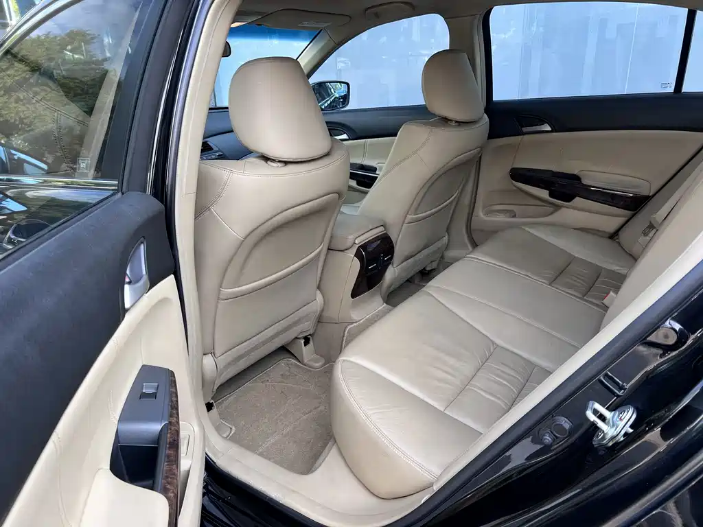 Honda Accord — миниатюра 12