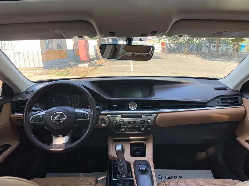Lexus ES — миниатюра 9