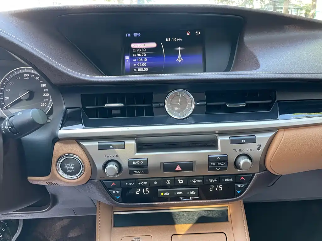 Lexus ES — миниатюра 15