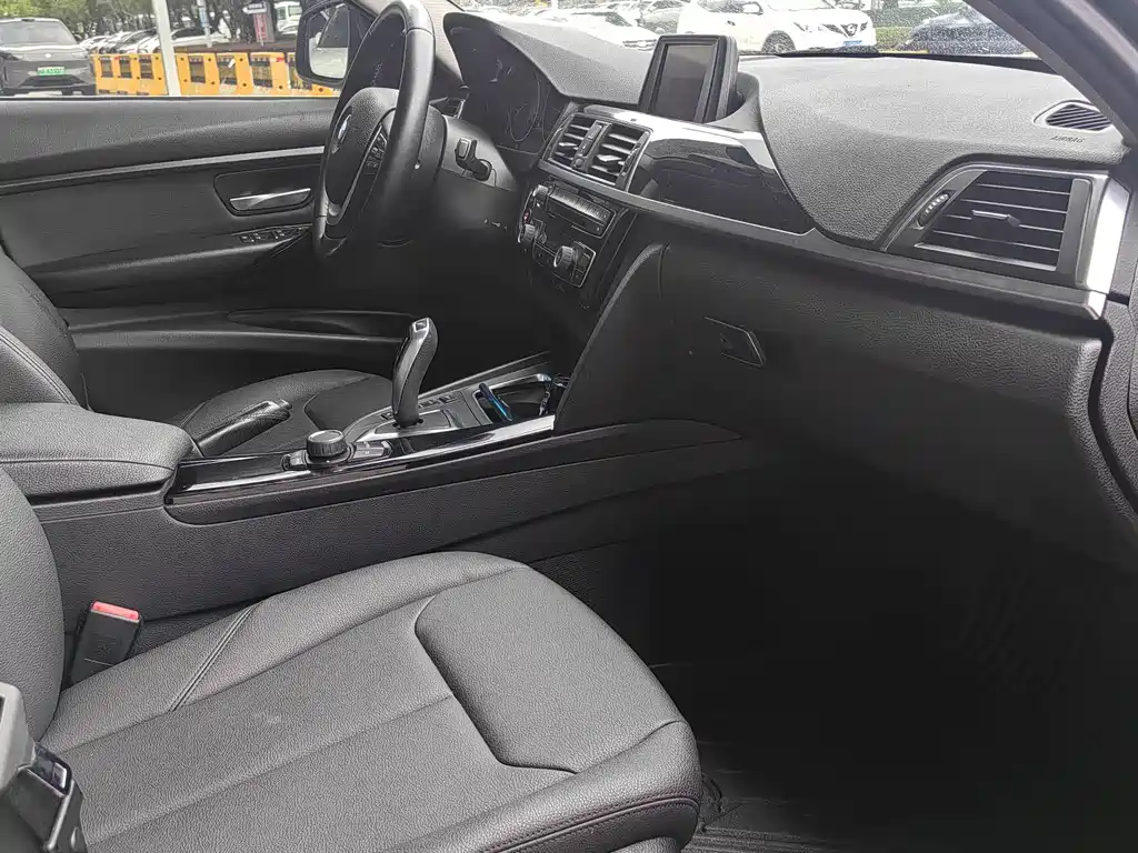 BMW 3 Series — миниатюра 10