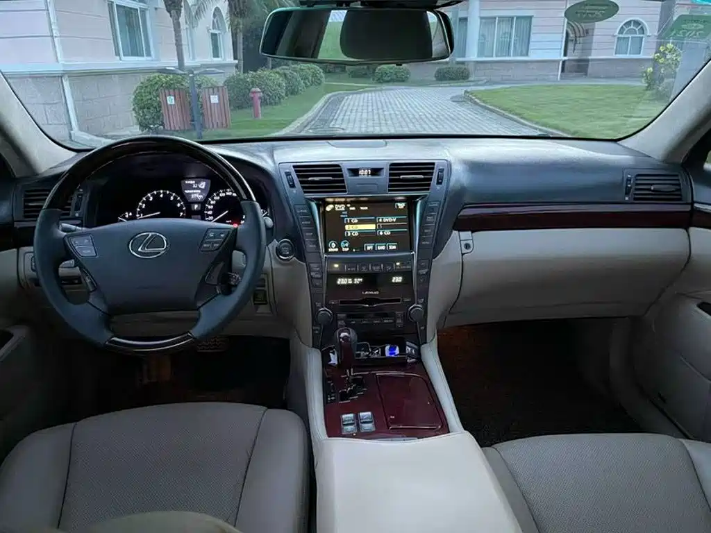 Lexus LS — миниатюра 4