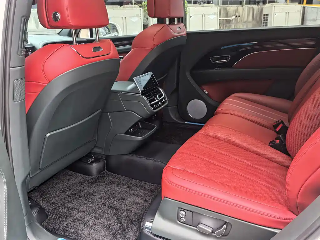 Bentley Bentayga — миниатюра 7