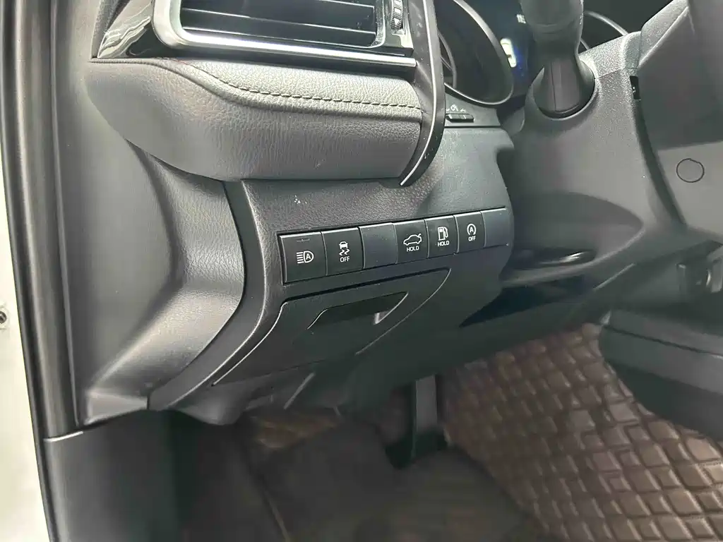 Toyota Camry — миниатюра 11