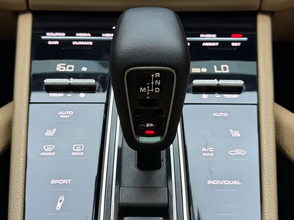 Porsche Cayenne — миниатюра 14