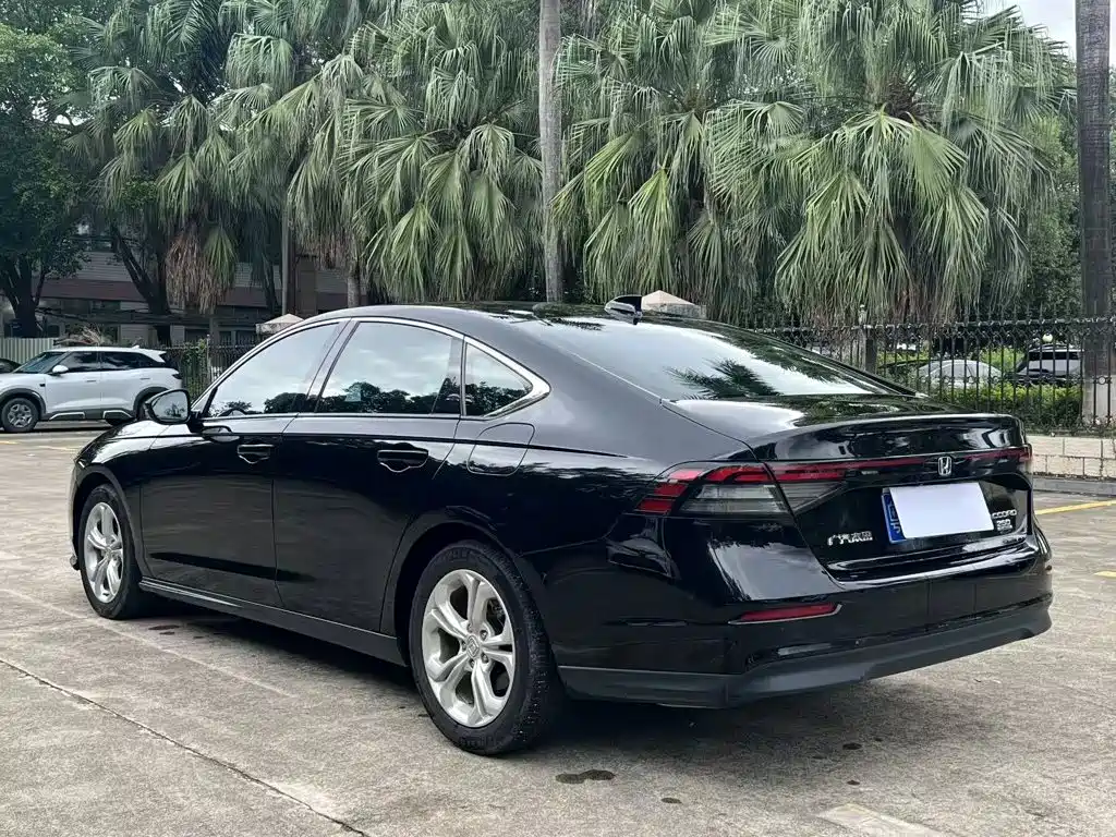 Honda Accord — миниатюра 9