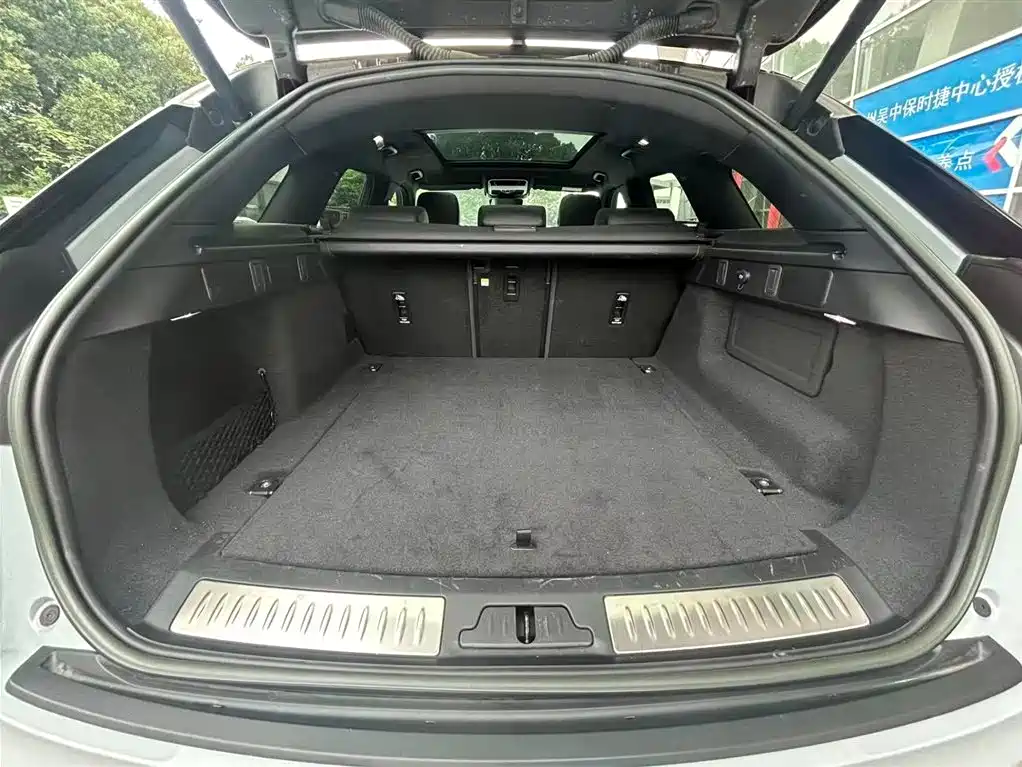 Land Rover Velar — миниатюра 17
