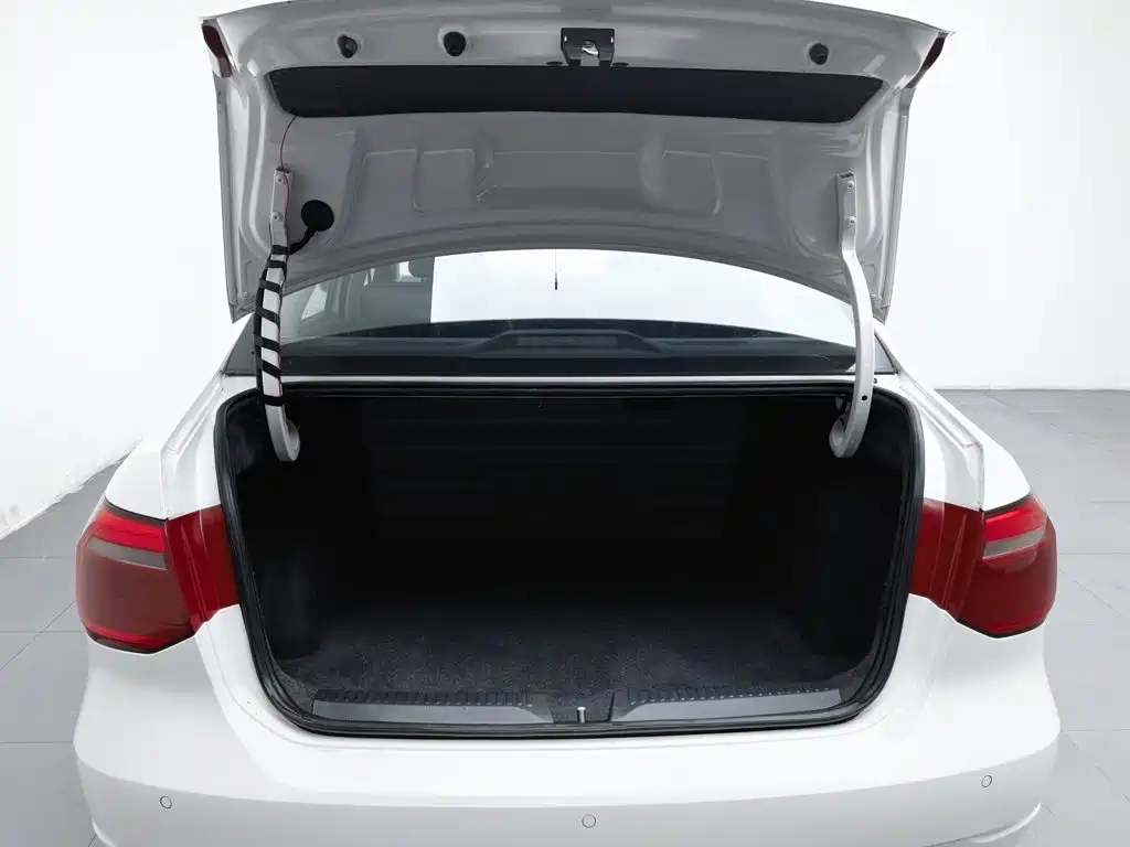 Volkswagen Jetta — миниатюра 16