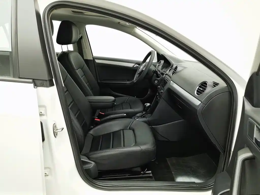 Volkswagen Jetta — миниатюра 23