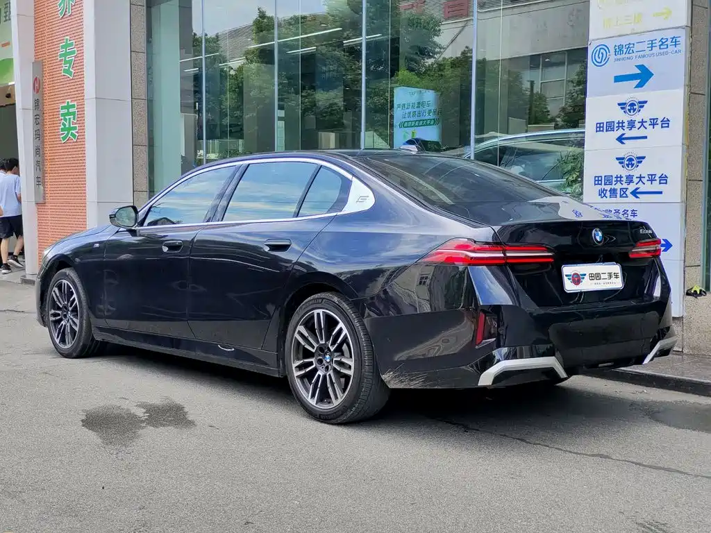 BMW 5 Series — миниатюра 4