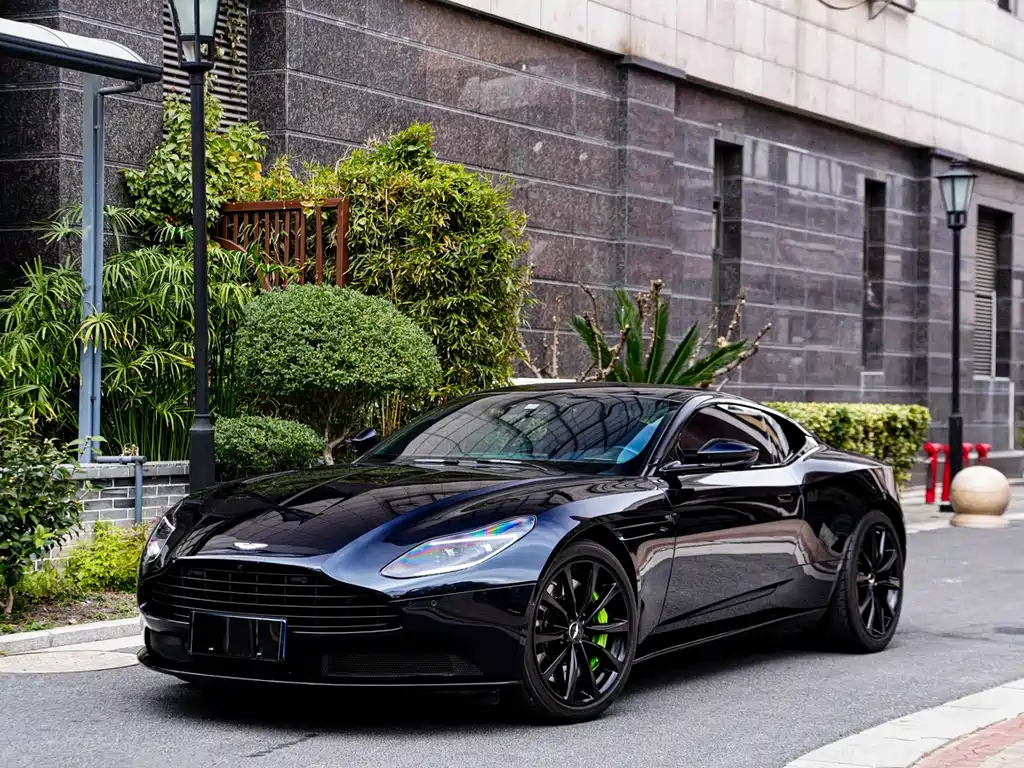 ASTON MARTIN DB11