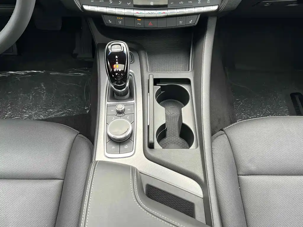 Cadillac CT5 — миниатюра 12