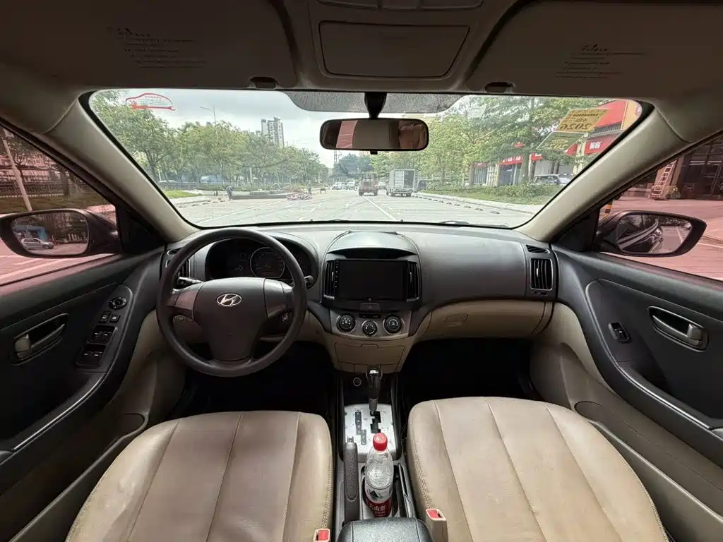 Hyundai Elantra — миниатюра 7