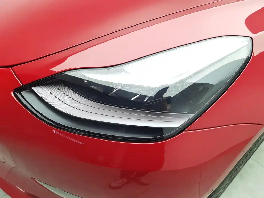 Tesla Model 3 — миниатюра 7