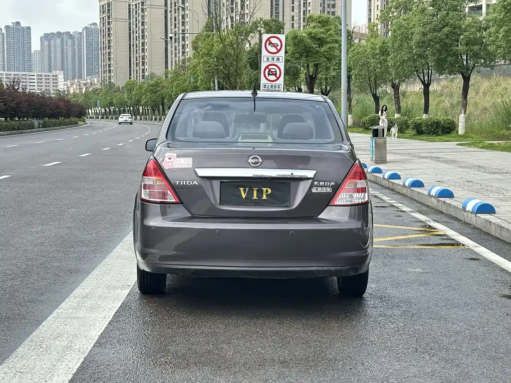 Nissan Tiida 2009 1.6L AT