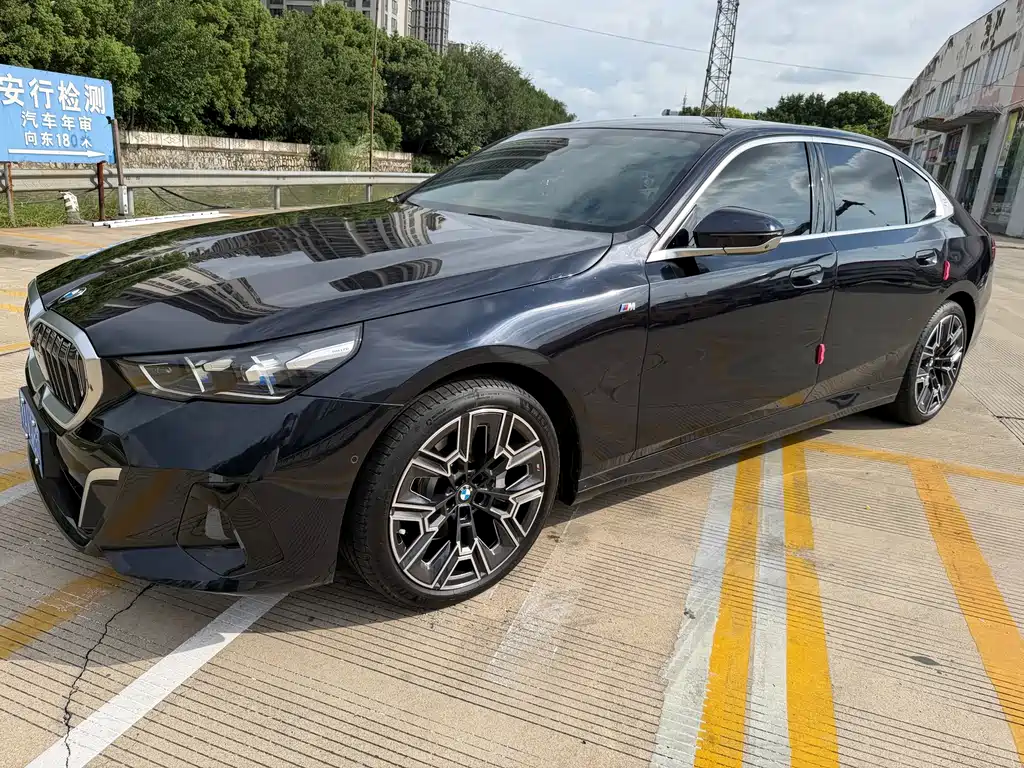 BMW 5 Series — миниатюра 2