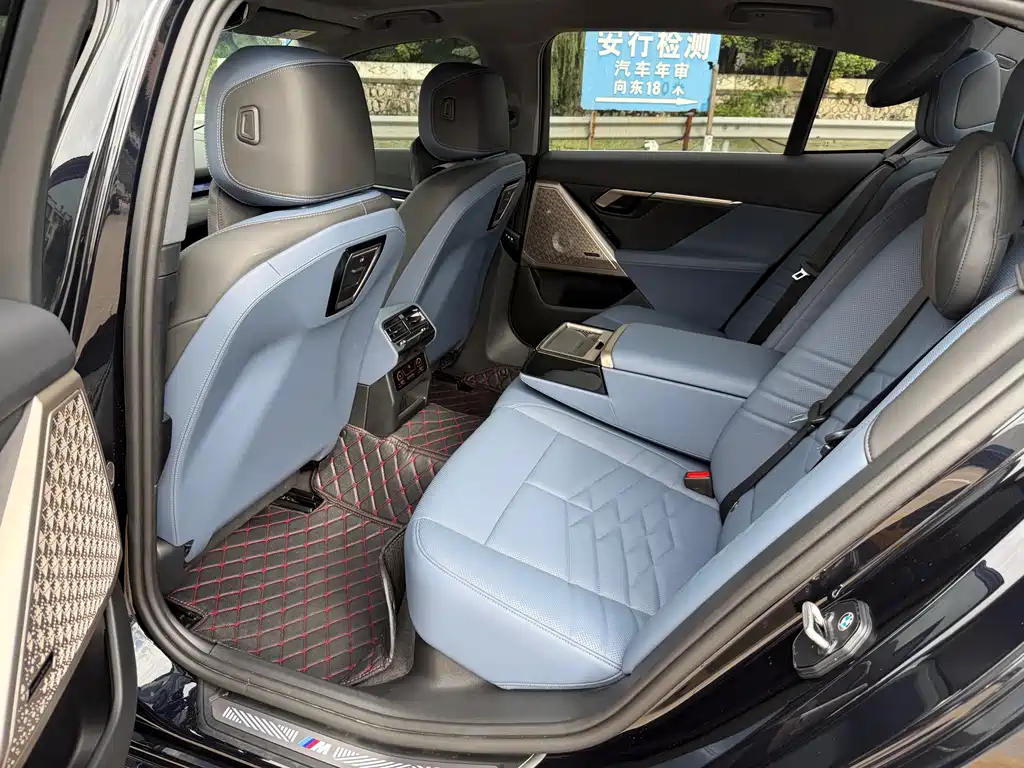 BMW 5 Series — миниатюра 7