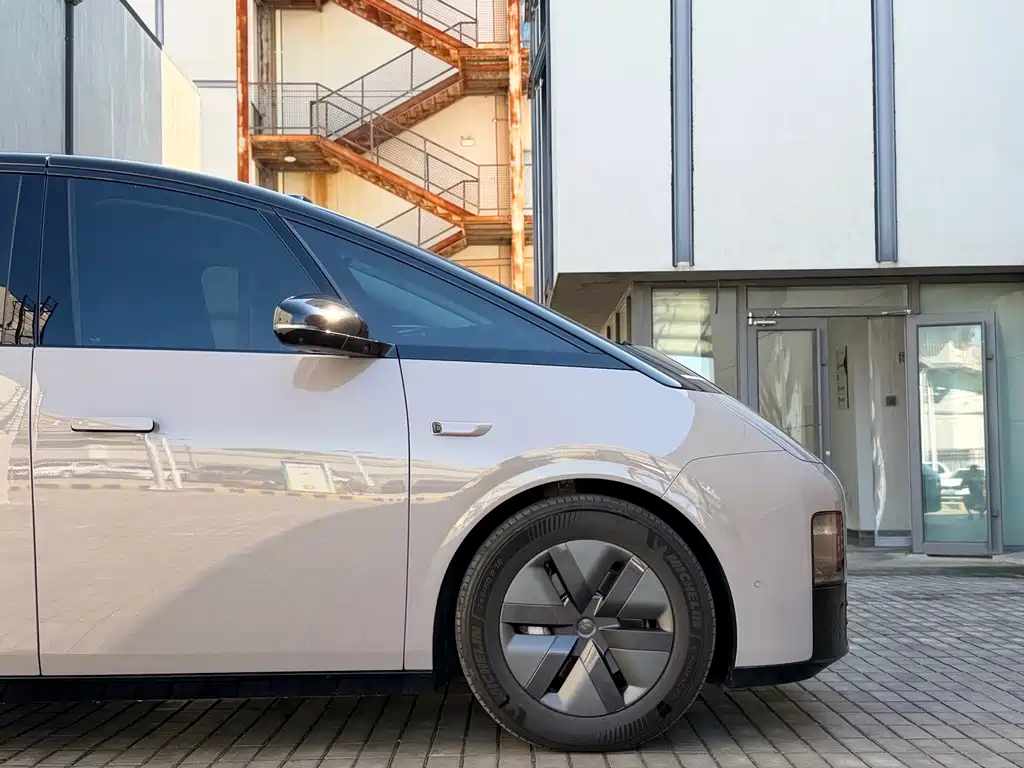 Li Auto Li MEGA — миниатюра 11