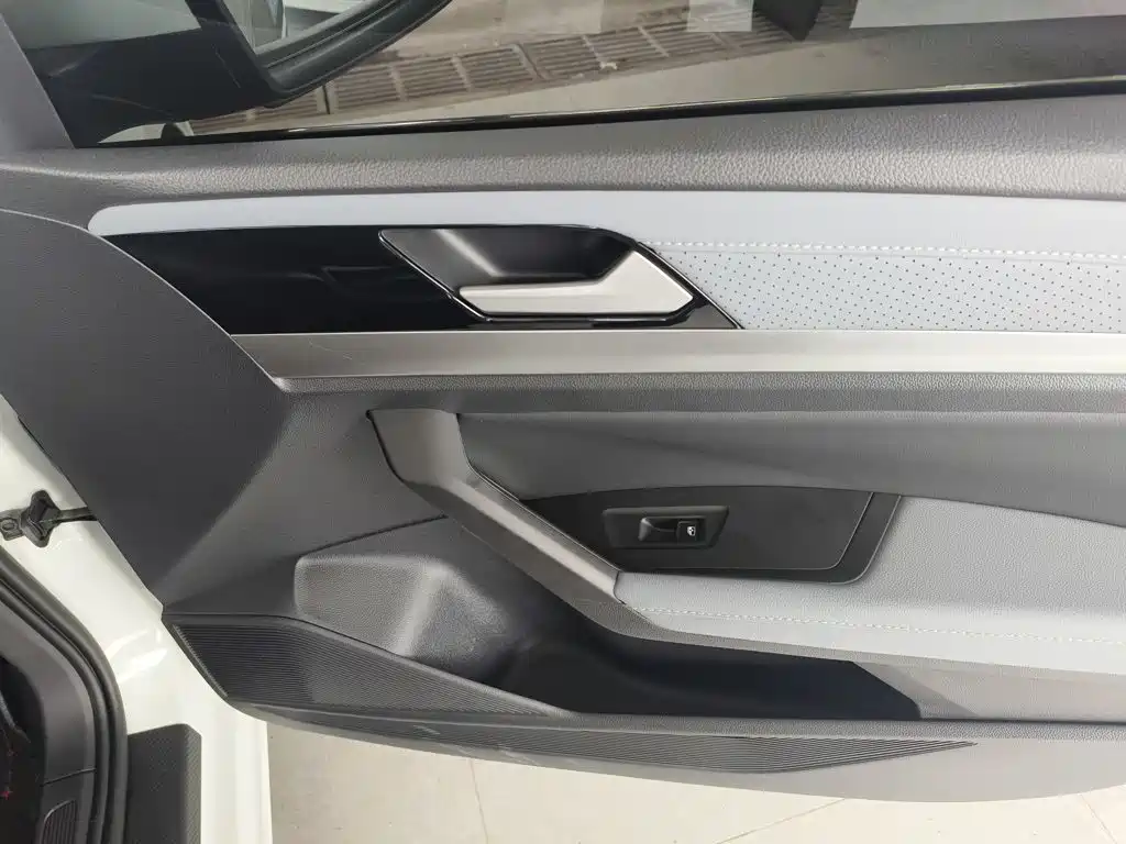 Volkswagen Lavida — миниатюра 3