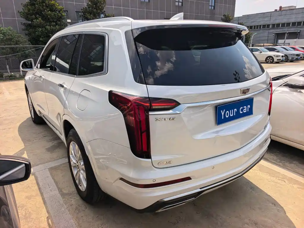 Cadillac XT6 2020 28T мест